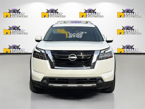 Used 2022 Nissan Pathfinder SL image 2