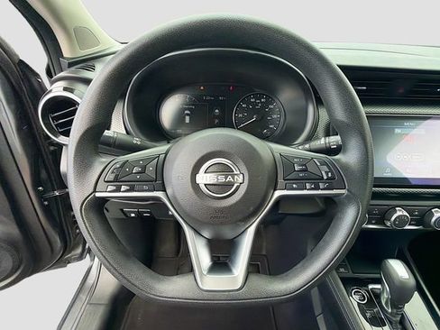 Used 2023 Nissan Kicks SV w/ Interior Electronics Package FWD image 11