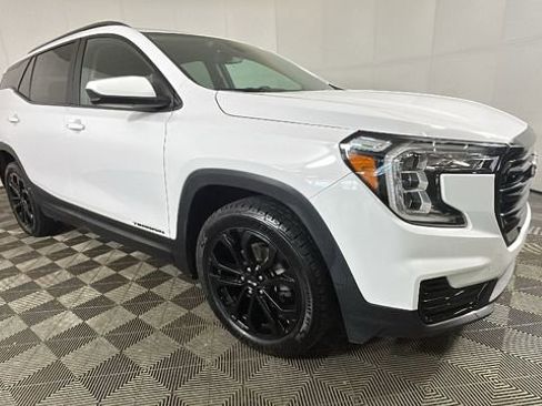 Used 2022 GMC Terrain SLE w/ Elevation Edition AWD/4WD image 2