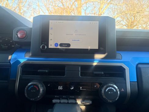 Used 2025 Toyota Tacoma TRD Off-Road image 17