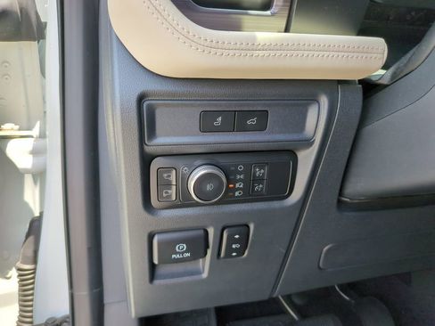 Used 2022 Ford Expedition Platinum image 28