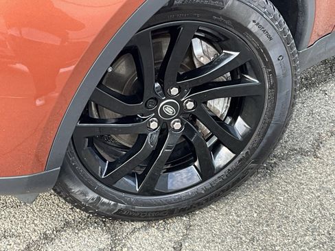 Used 2018 Land Rover Discovery HSE image 2