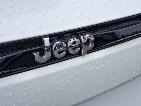 Used 2023 Jeep Grand Cherokee Limited AWD/4WD image 27