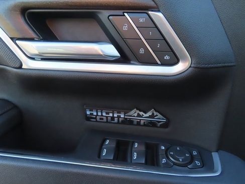 Certified 2025 Chevrolet Silverado 1500 High Country w/ Technology Package image 11