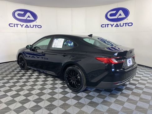 Used 2025 Toyota Camry LE image 5