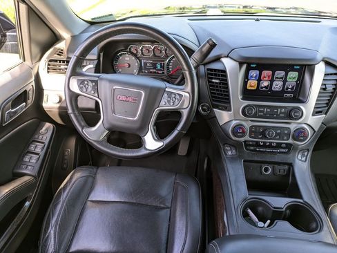 Used 2017 GMC Yukon XL SLT AWD/4WD image 18