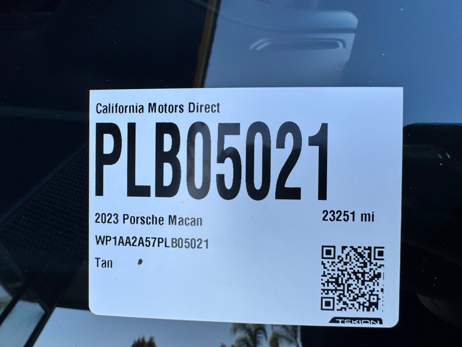 Used 2023 Porsche Macan w/ Premium Package Plus AWD/4WD image 21