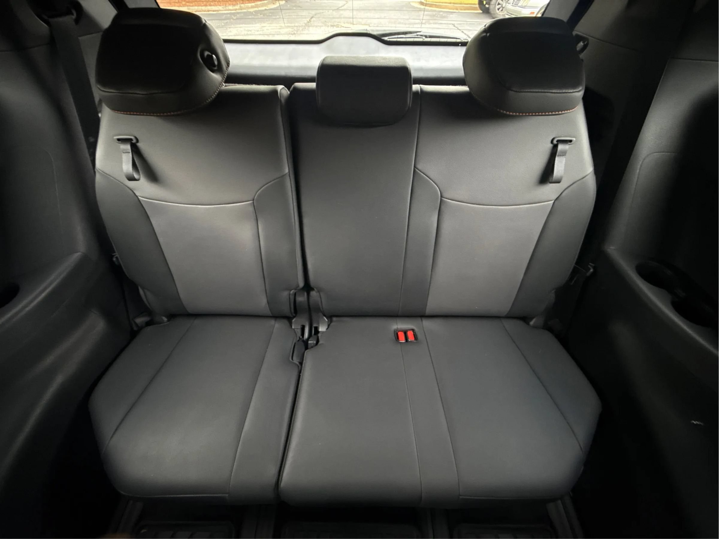 Used 2022 Toyota Sienna XSE FWD image 21