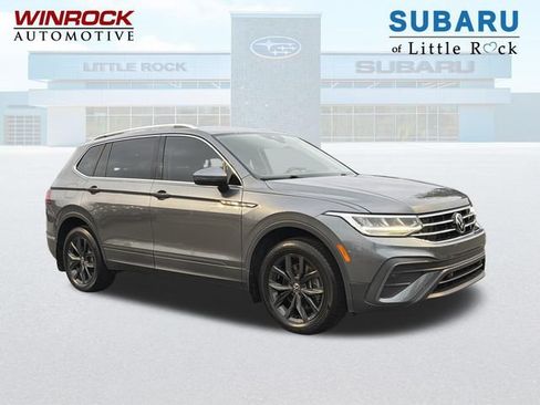 Used 2024 Volkswagen Tiguan SE FWD image 1