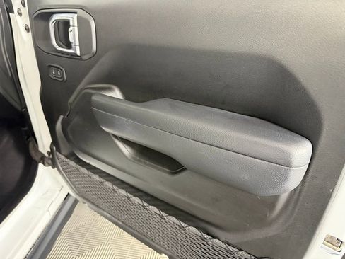 Used 2025 Jeep Wrangler Unlimited Rubicon 4xe image 32