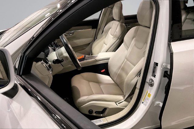 Certified 2025 Volvo V90 B6 Cross Country Plus AWD/4WD image 27