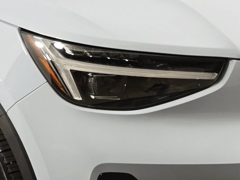 Certified 2026 Volvo XC40 B5 Plus AWD/4WD image 6