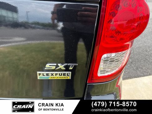 Used 2016 Dodge Grand Caravan SXT FWD image 14