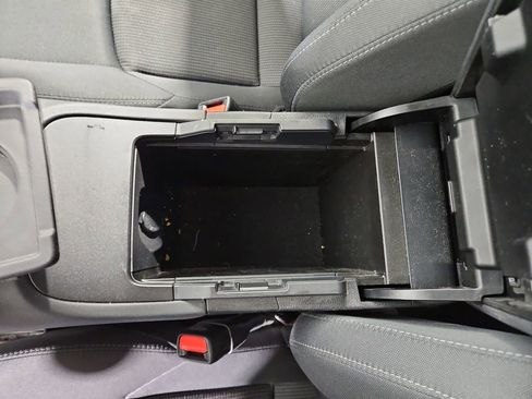 Used 2022 Toyota Venza LE image 26