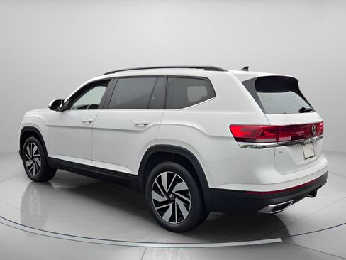 Certified 2024 Volkswagen Atlas SE FWD image 3
