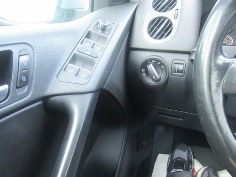 Used 2013 Volkswagen Tiguan SE image 28