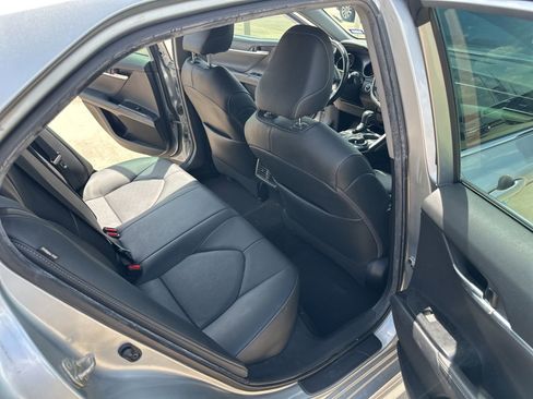 Used 2019 Toyota Camry XSE FWD image 9