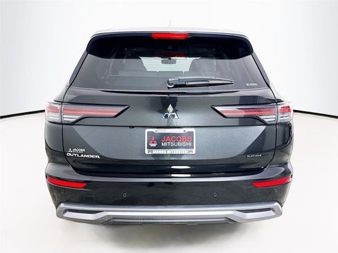 New 2025 Mitsubishi Outlander SEL image 6