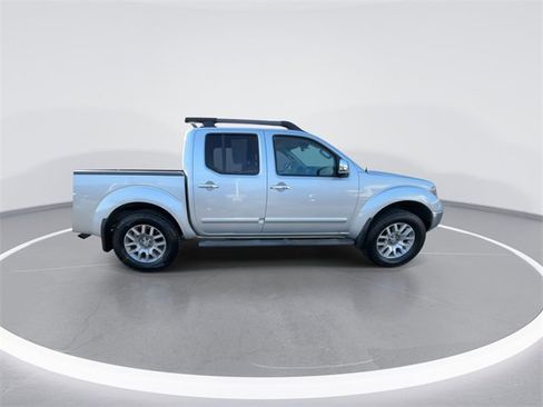 Used 2012 Nissan Frontier SL w/ Moonroof Pkg image 9