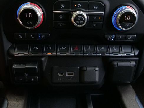 Used 2022 GMC Sierra 1500 Denali w/ Driver Alert Package II AWD/4WD image 20