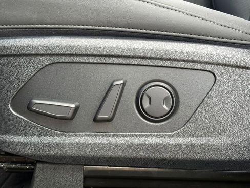 Certified 2025 Kia Sorento S w/ Panoramic Sunroof Package image 12