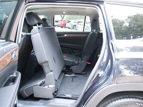 Certified 2025 Volkswagen Atlas SE image 38