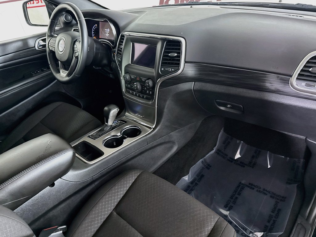 Used 2021 Jeep Grand Cherokee Laredo AWD/4WD image 30