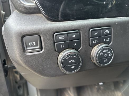 Used 2024 Chevrolet Silverado 1500 LT Trail Boss w/ LT Trail Boss Premium Package AWD/4WD image 12