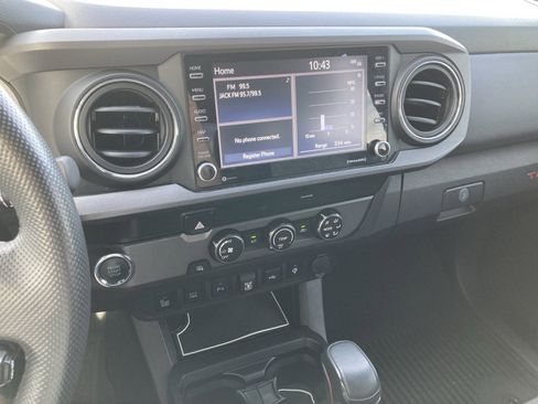 Used 2020 Toyota Tacoma TRD Sport w/ Technology Package image 20