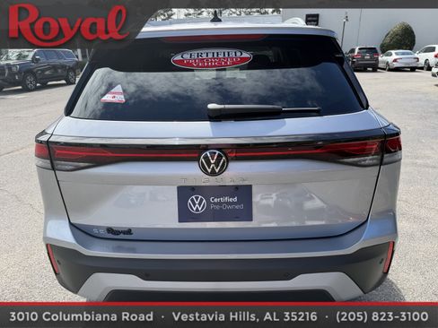Used 2025 Volkswagen Tiguan SE image 6