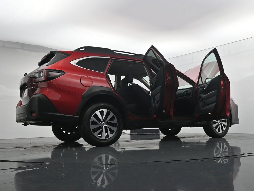 Used 2024 Subaru Outback Premium AWD/4WD image 43