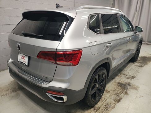 Used 2022 Volkswagen Taos SE image 2