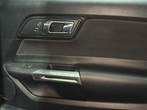 Used 2016 Ford Mustang Convertible image 24