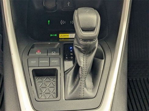 Used 2022 Toyota RAV4 LE image 19