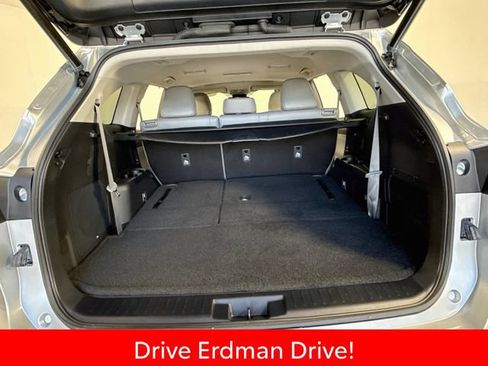 Certified 2023 Toyota Highlander Limited FWD image 34