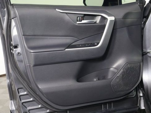 Used 2023 Toyota RAV4 SE image 12