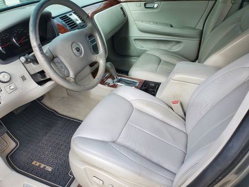 Used 2006 Cadillac DTS w/ Trunk Convenience Package image 16