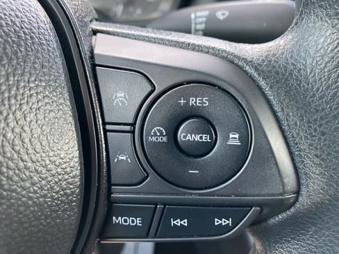 Used 2025 Toyota Corolla LE FWD image 17