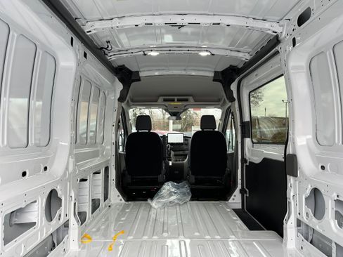 New 2026 Ford Transit 250 148 Medium Roof RWD image 10