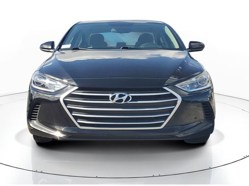 Used 2017 Hyundai Elantra SE image 2
