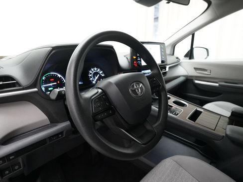 Used 2023 Toyota Sienna LE FWD image 8