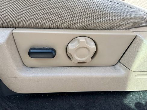 Used 2012 Ford F150 XLT w/ XLT Chrome Pkg image 16