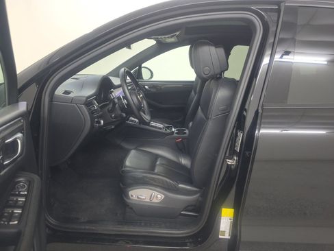 Used 2023 Porsche Macan AWD/4WD image 6