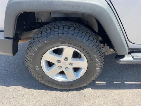 Used 2014 Jeep Wrangler Unlimited Sport w/ Quick Order Package 24S AWD/4WD image 16