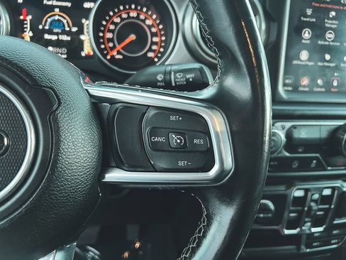 Used 2020 Jeep Gladiator Overland AWD/4WD image 16