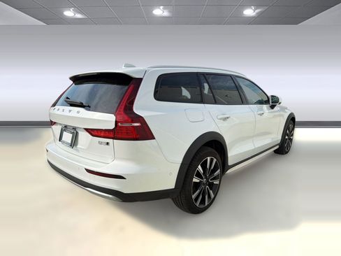 Certified 2024 Volvo V60 B5 Cross Country Ultimate image 9