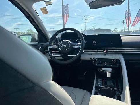 New 2025 Hyundai Elantra Limited image 10