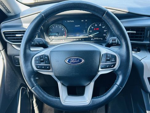 Used 2022 Ford Explorer XLT w/ Equipment Group 202A AWD/4WD image 19