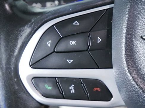 Used 2020 Chrysler Pacifica Touring-L Plus FWD image 23