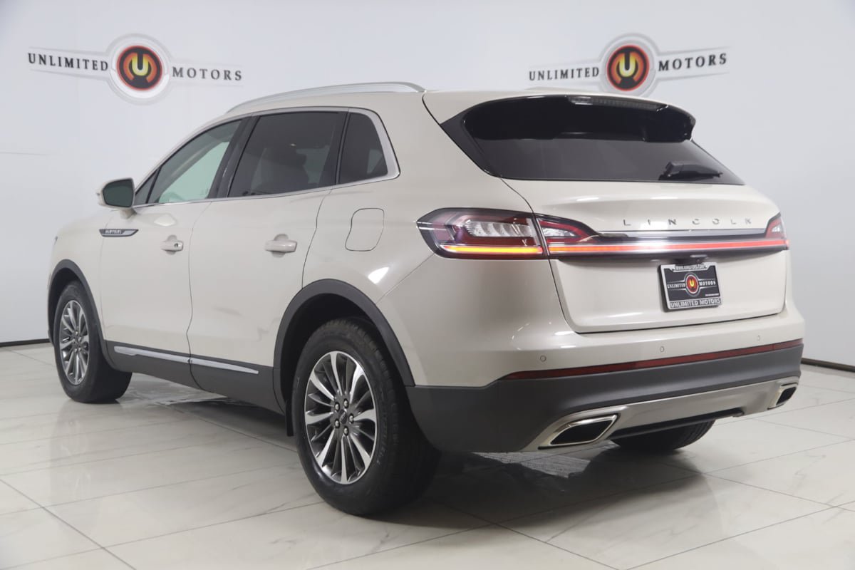 Used 2023 Lincoln Nautilus Reserve AWD/4WD image 4